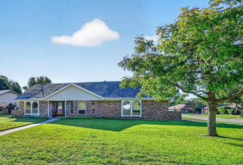 437 Overcrest Dr, Benbrook, TX, 76126-4044 | Card Image