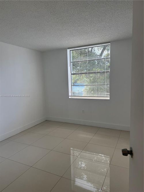 apt-331-9460 Fontainebleau Blvd, Miami, FL, 33172-5566 | Card Image