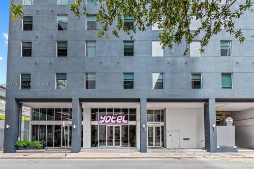 3106-227 Ne 2nd St, Miami, FL, 33132-2386 | Card Image