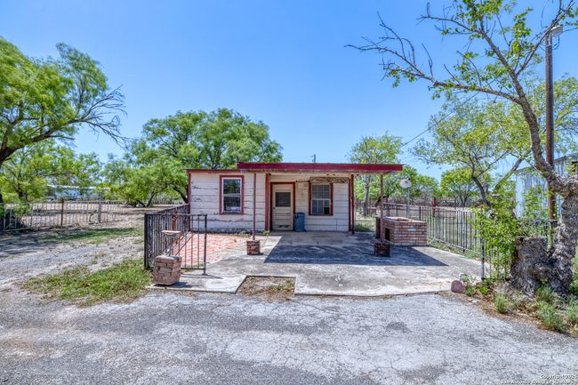 1390 Windmill Rd, House other with 2 bedrooms, 2 bathrooms and null parking in Uvalde TX | Image 27