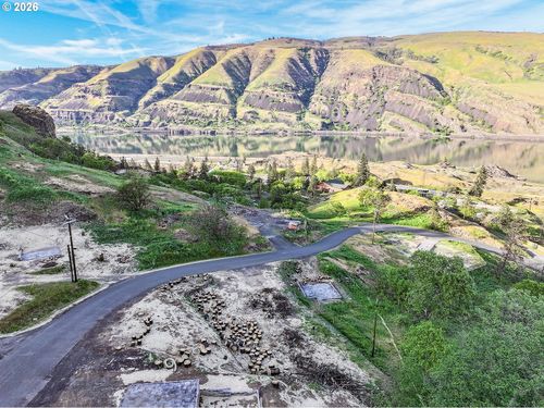 4724 Simonelli Rd, The Dalles, OR, 97058-9527 | Card Image