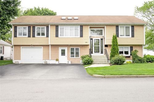 290 E View Ave, Cranston, RI, 02920-4846 | Card Image