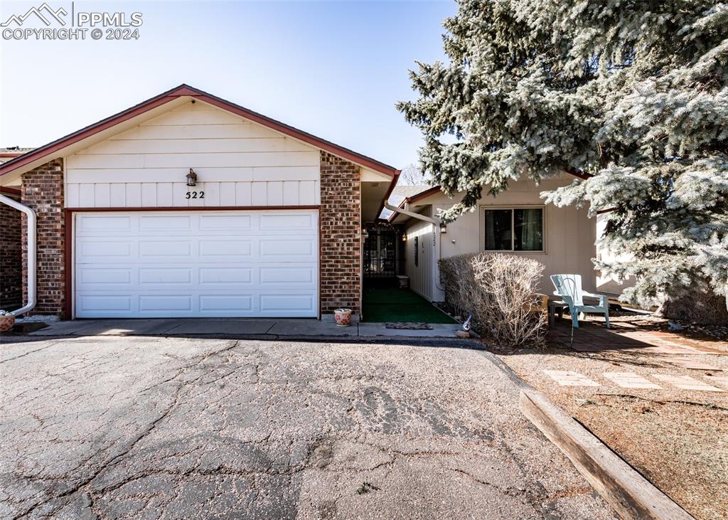 Lakewood Cir, Colorado Springs, CO 80910