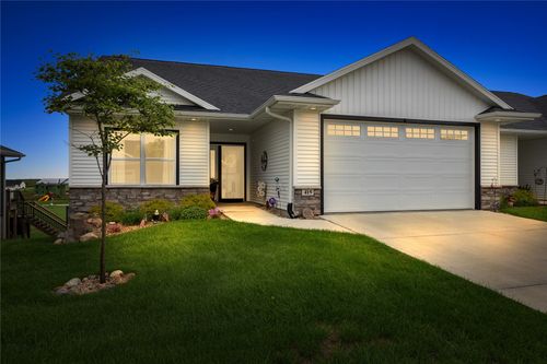 419 15th Ave Sw, Mount Vernon, IA, 52314-4714 | Card Image