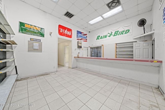 Office Bay with Lobby & Private Offices | Image 11