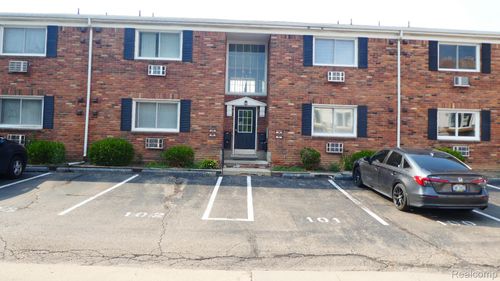 99-31831 Grand River Ave, Farmington, MI, 48336-4156 | Card Image