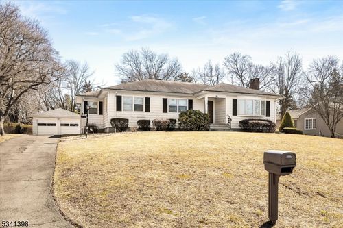 81 Garden Ave, Franklin Park, NJ, 08823-1238 | Card Image