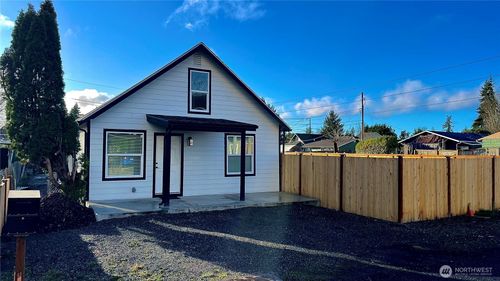8518 9th Ave E, Tacoma, WA, 98445-3204 | Card Image