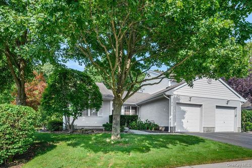 204 Mattituck Court, Huntington, NY, 11747 | Card Image
