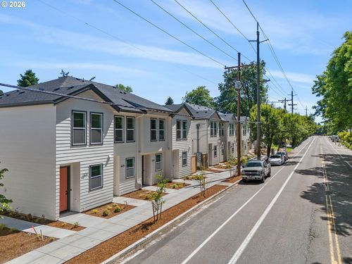 6669 N Fessenden St, Portland, OR, 97203-1811 | Card Image