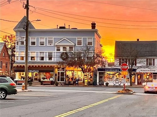 89 Whitfield St, Guilford, CT, 06437-2631 | Card Image