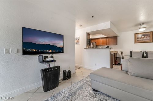 1074-4200 S Valley View Blvd, Las Vegas, NV, 89103-4029 | Card Image