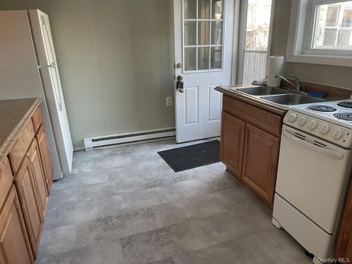 62B E 2nd St, Riverhead, NY, 11901-4687 | Card Image