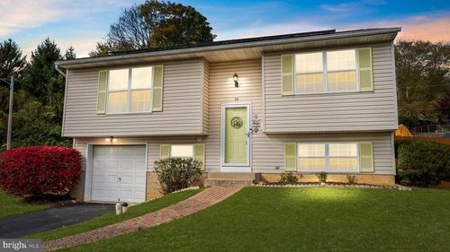 32 Lafayette Ave, COATESVILLE, PA, 19320-3915 | Card Image