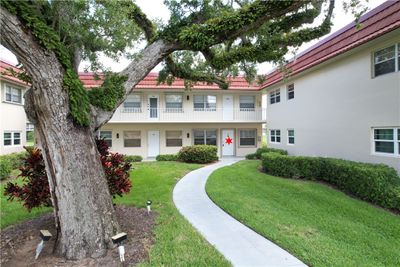 105 - 18 Vista Palm Lane, Home with 1 bedrooms, 1 bathrooms and null parking in Vero Beach FL | Image 3