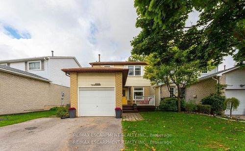 2323 Glastonbury Rd, Burlington, ON, L7P4L7 | Card Image