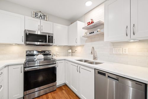 403-15621 Marine Dr, White Rock, BC, V4B1E1 | Card Image