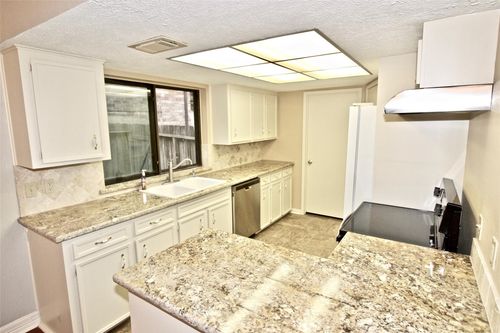 3146 Wagon Trail Dr, Sugar Land, TX, 77479-1641 | Card Image
