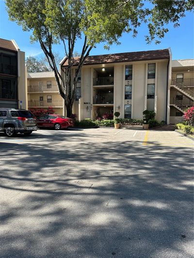 202 - 6701 N University Dr, Condo with 2 bedrooms, 2 bathrooms and null parking in Tamarac FL | Image 1