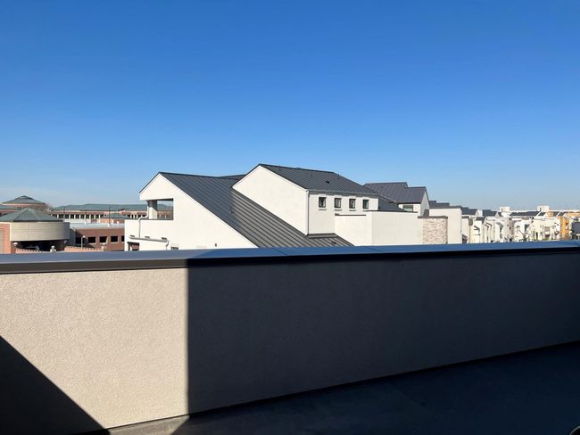 Balcony with a residential view | Image 14