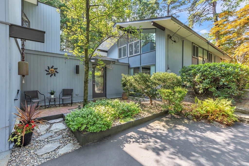 Williams St, Longmeadow, MA 01106