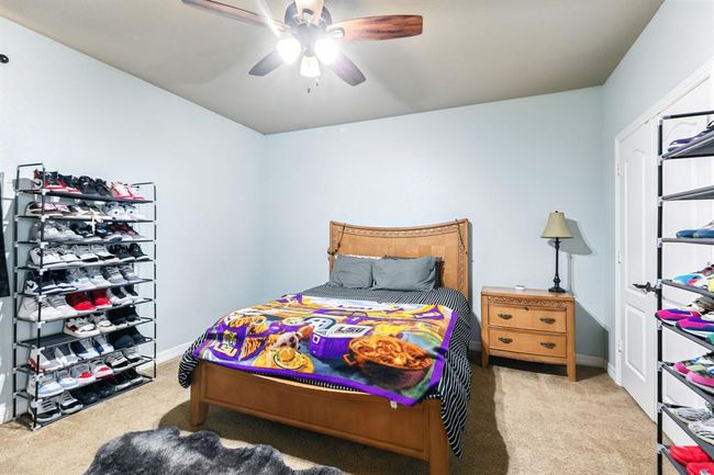Bedroom with lots of closet space. | Image 29