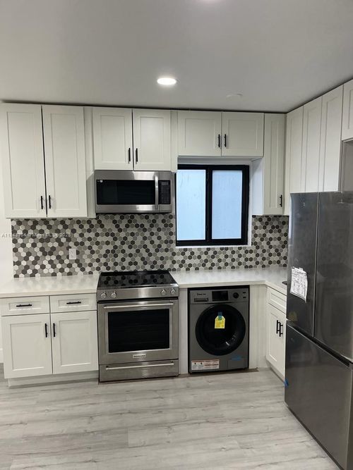 apt-3-7128 Indian Creek Dr, MIAMI BEACH, FL, 33141-3032 | Card Image