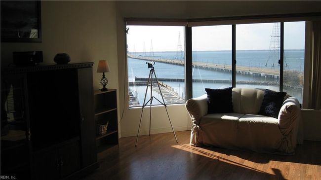 Another view of the James River from the living room. | Image 7