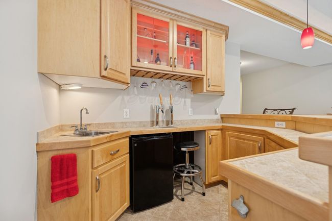 Lower Level Wetbar | Image 39