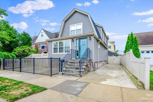 618 E Walnut St, Long Beach, NY, 11561-3716 | Card Image