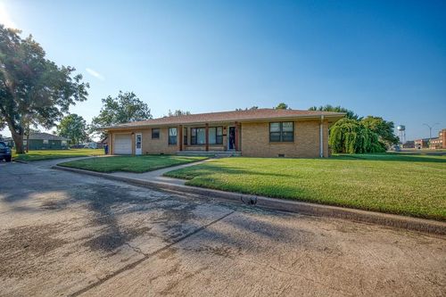 620 S Main Street, Hennessey, OK, 73742 | Card Image