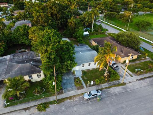 415 Nw 7th St, Homestead, FL, 33030-5702 | Card Image
