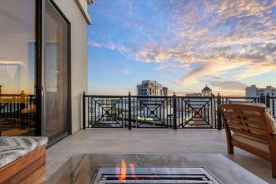 17PHC - 50 Central Avenue, Condo with 3 bedrooms, 3 bathrooms and null parking in Sarasota FL | Image 2