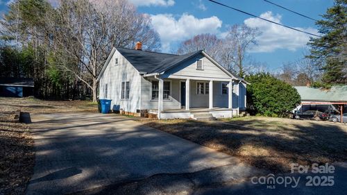 1529 4th Street Ne, Hickory, NC, 28601 | Card Image