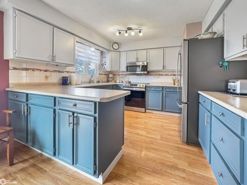 1604 Club View Dr, Hampton, IA, 50441-7463 | Card Image