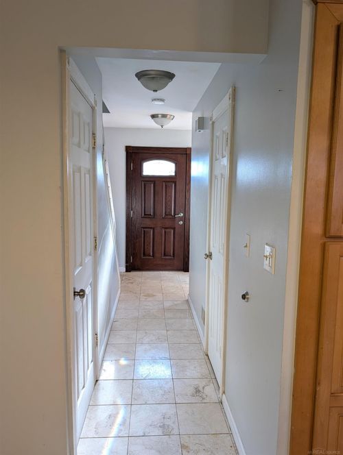 21765 Flanders St, Farmington Hills, MI, 48335-5343 | Card Image