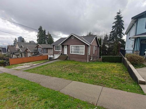 370 Hospital St, New Westminster, BC, V3L3L4 | Card Image