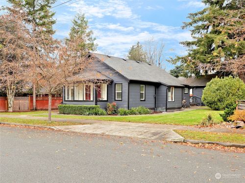 8568 Falls Ave Se, Snoqualmie, WA, 98065-9683 | Card Image