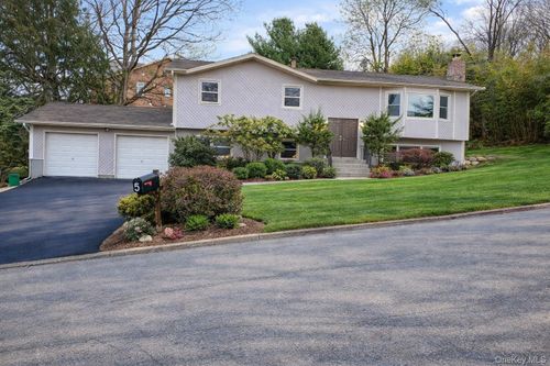 5 Suzie Dr, Spring Valley, NY, 10977-1830 | Card Image