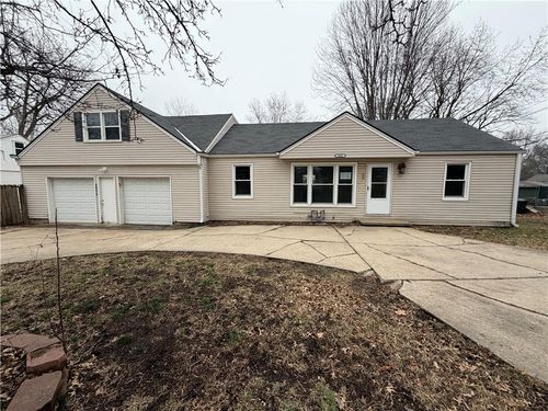 5805 Ridgeway Ave, Kansas City, MO, 64133-3545 | Card Image