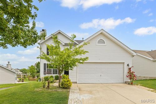 716 Terra Springs Way Dr, Fairview Heights, IL, 62208-2080 | Card Image