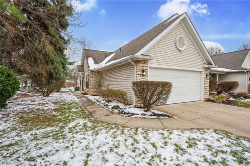 apt-a-2401 Bunker Ln, Willoughby, OH, 44094-8052 | Card Image