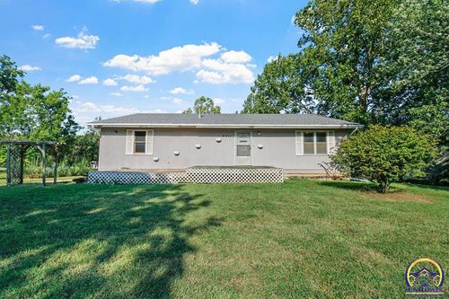 8011 Se Croco Rd, Berryton, KS, 66409-9685 | Card Image