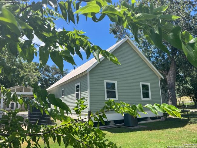 446 Waring Welfare Rd, House other with 2 bedrooms, 2 bathrooms and null parking in Waring TX | Image 16