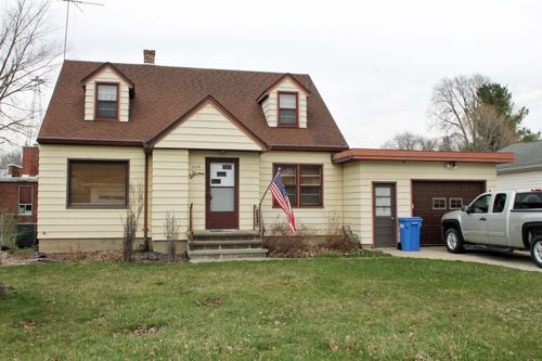 220 E Franklin St, Denver, IA, 50622-9568 | Card Image