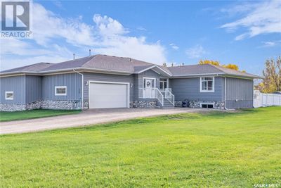 314 Centre Ave, Home with 3 bedrooms, 3 bathrooms and null parking in Meadow Lake SK | Image 1