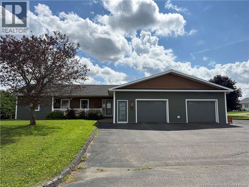 265 Caswell St, House with 3 bedrooms, 3 bathrooms and null parking in Grand-Sault/Grand Falls NB | Card Image
