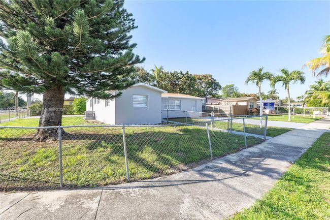 190 Ne 173rd St, House other with 3 bedrooms, 2 bathrooms and null parking in North Miami Beach FL | Image 24
