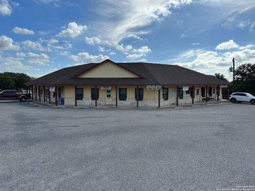 4121 County Road 319, La Vernia, TX, 78121-4791 | Card Image