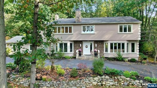 17 Sycamore Dr, Woodcliff Lake, NJ, 07677-8131 | Card Image